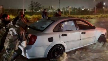 18072604 APOYO CARABINEROS AYUDA A AUTO EN LA REINA 01