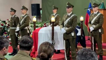 19072602 APOYO HOMENAJE Y VELORIO ANOCHE CARABINERO MUERTO EN VALDIVIA 01
