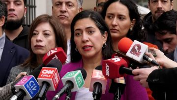 29072602 ALCALDES DE OPOSICIÓN ENTREGAN CARTA EN LA MONEDA 01