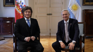 03082618 APOYOS VISITA JAVIER MILEI A LA MONEDA 18 (1)