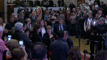 05092612 APOYO MICHELLE BACHELET EN VELORIO CAMILO ESCALONA 01,