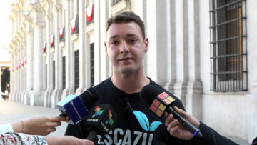 14092614 ENTREGA DE CARTA EN LA MONEDA SOBRE DECLARACIÓN LA DEMOCRACIA NO SE NEGOCIA 01