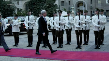 28092601 HONORES PRESIDENTE KAST EN LA MONEDA 10 (1)