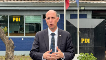 12102612 MINISTRO DE SEGURIDAD POR COMITÉ POLICIAL EN LO ESPEJO 01