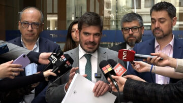 22102603 DIPUTADOS INGRESAN SOLICITUD EN FISCALÍA 16 (1)